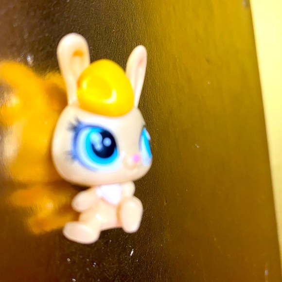 LITTLEST PET SHOP CUTE BUNNY MONA HOPSKY WITH BLUE EYES #4104 PVC FIGURE RARE - Picture 8 of 9